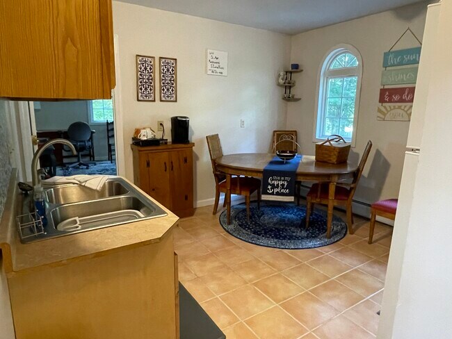 Foto del edificio - 46 Prindle Hill Rd