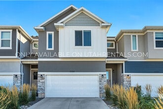 Building Photo - 2586 E 600 N