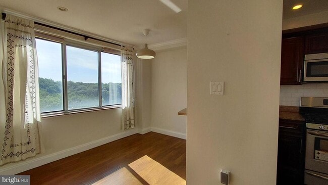 Building Photo - 10201 Grosvenor Pl