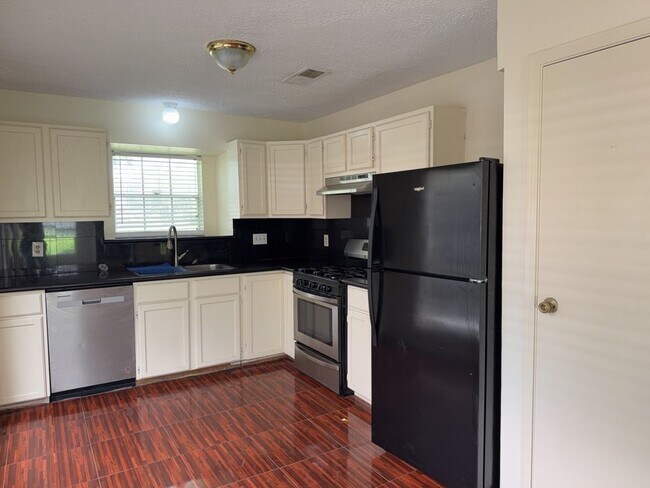 Foto del edificio - 1527 Lazy Spring Dr