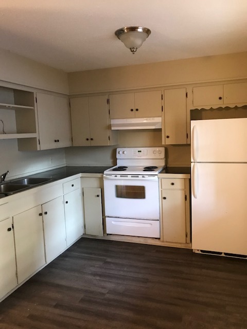 Kitchen - 317 W School St