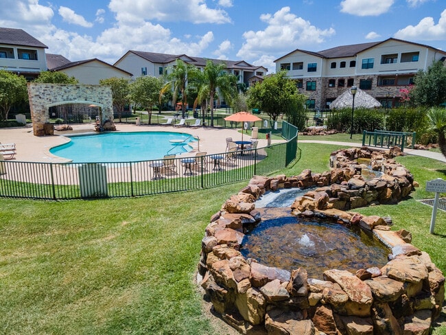 Building Photo - Plantation Apartments