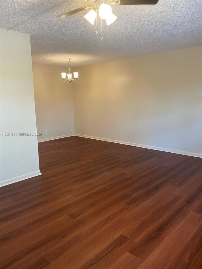 Foto del edificio - 800 SW 131st Ave
