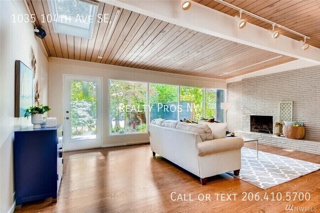 Foto del edificio - 1035 104th Ave SE