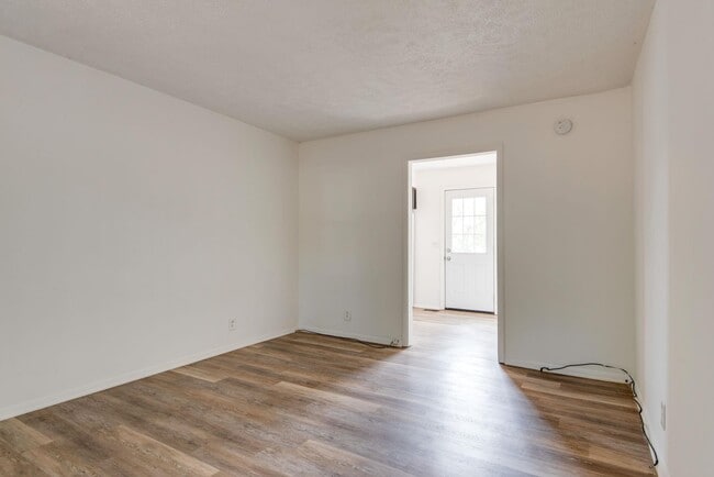 Building Photo - 836 Miller Estates Rd
