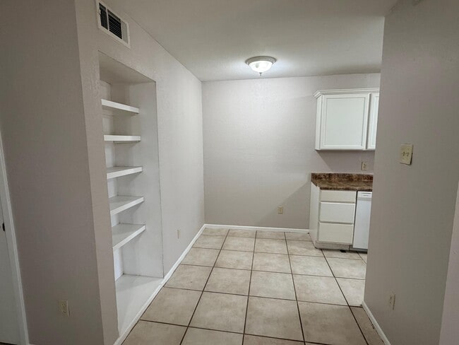 Building Photo - 3302 Salisbury Ave