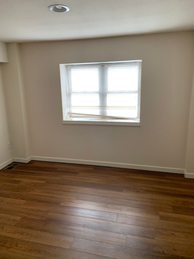 Building Photo - 211 Willey St