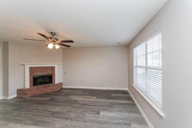 Foto del edificio - 4404 Shadow Ridge Dr
