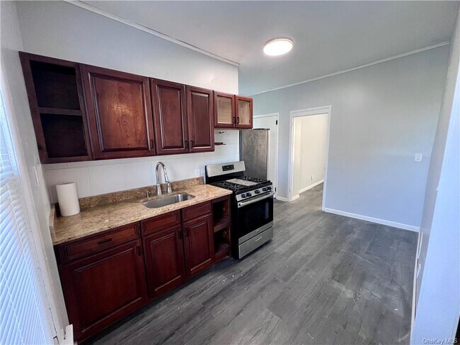 Building Photo - 109 Smith St