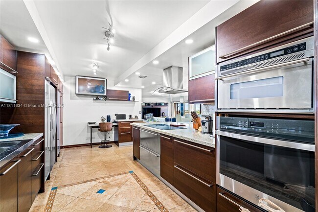 Foto del edificio - 1800 NE 114th St
