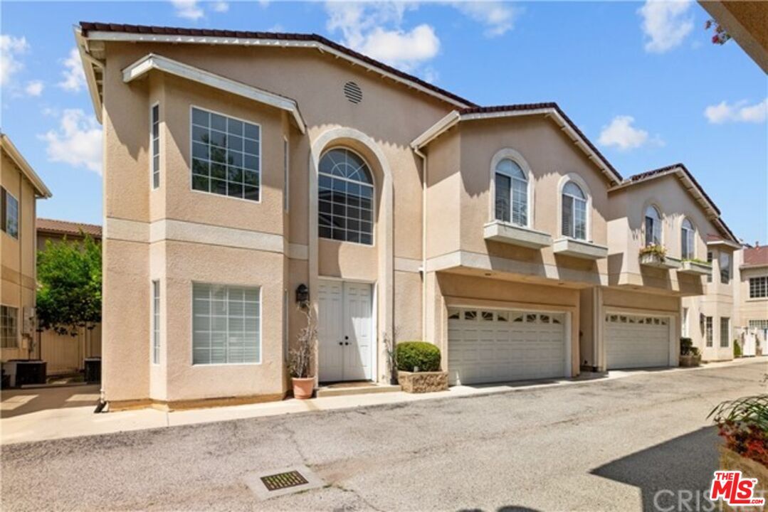 Foto principal - 9439 Lemona Ave
