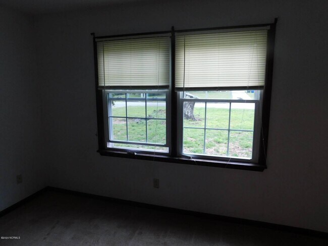 Building Photo - 163 Bayberry Rd