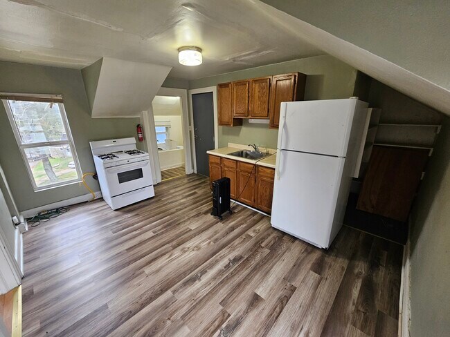 Foto del edificio - 628-630 Brandon St