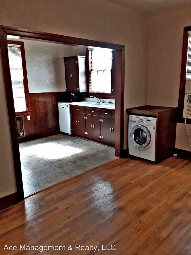 Foto del edificio - 711 Oak St NE