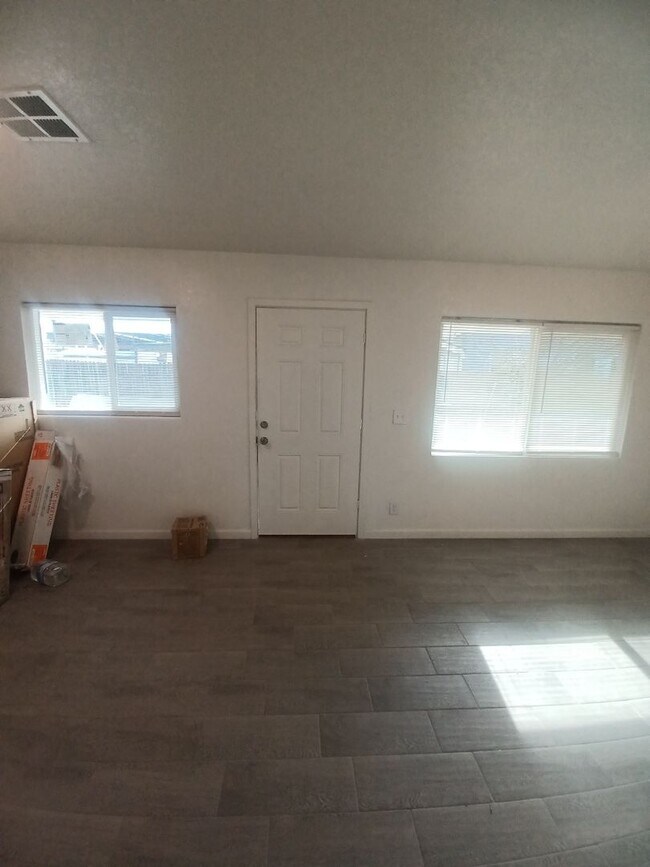Foto del edificio - 2033 W Madison St
