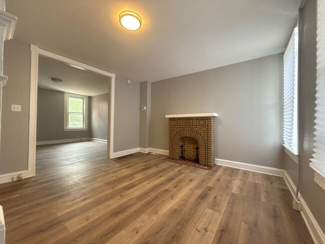 Building Photo - Two-bedroom house in Baltimore