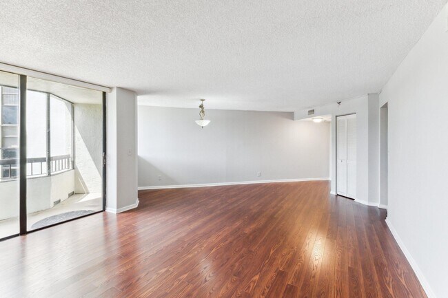 Building Photo - 6463 La Costa Dr