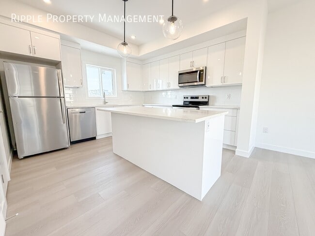 Building Photo - Modern 4 Beds, 3.5 Baths TownHouse | Avail...