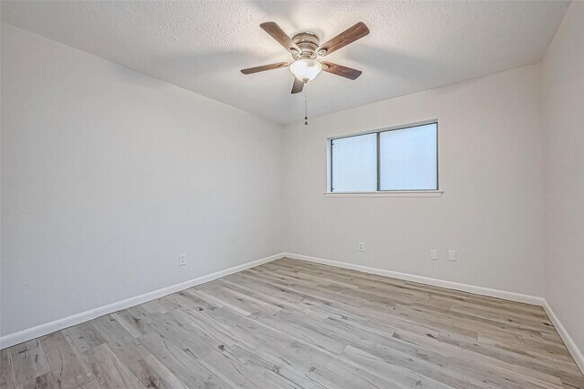 Foto del edificio - 4907 Fox Hollow Blvd
