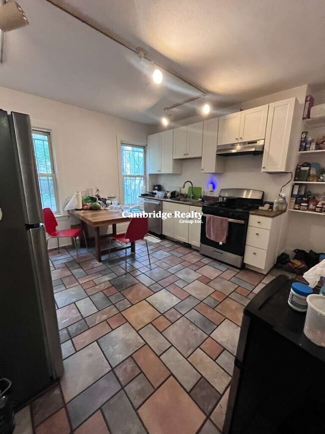 Foto del edificio - 731 Parker St