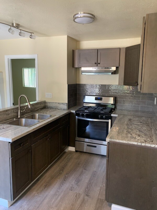 Building Photo - 107 Cameron Ct