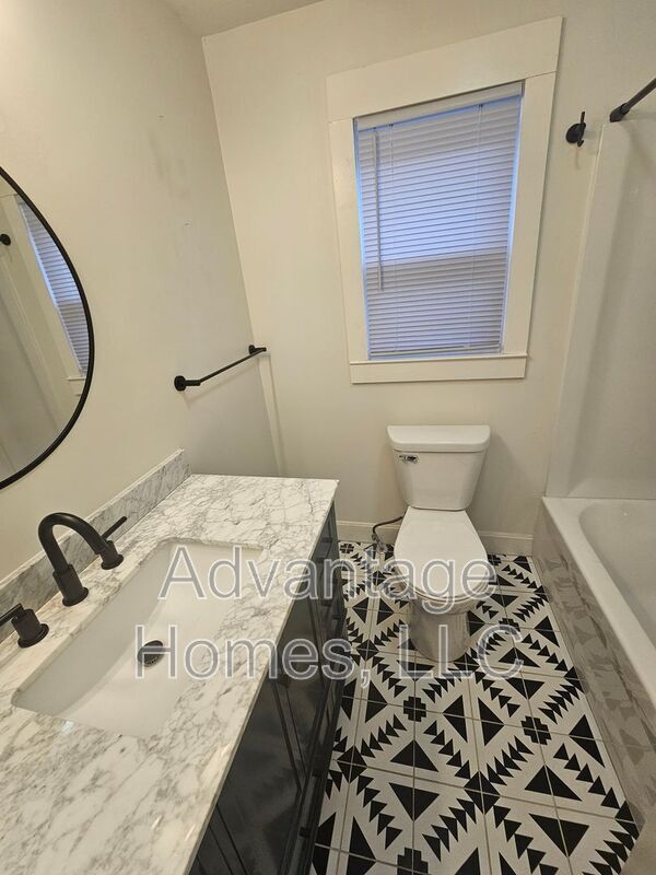 Foto del edificio - 4826 E 6 St