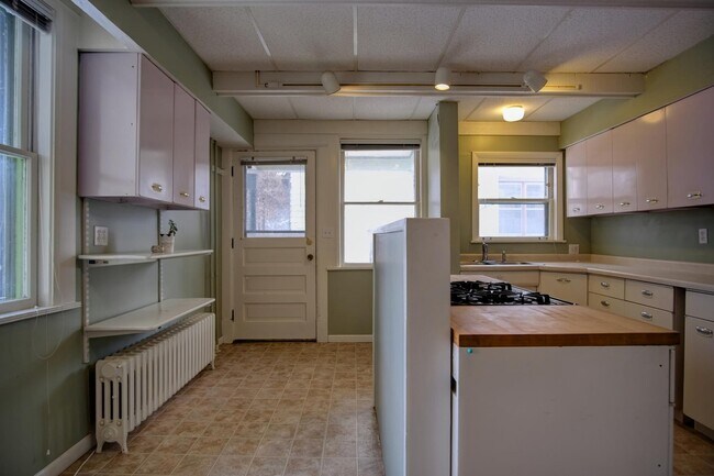 Foto del edificio - 1685 Taylor Ave W