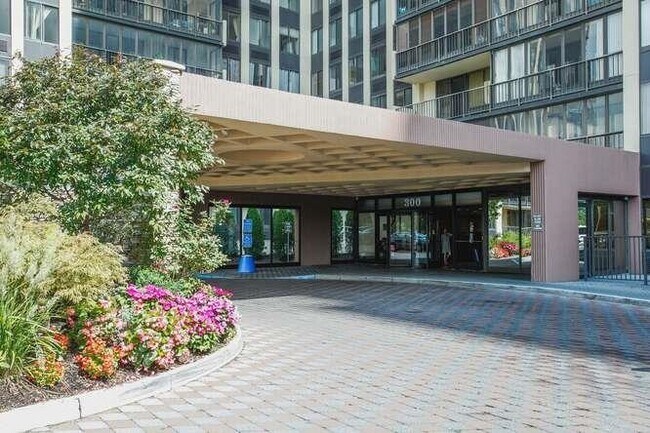 Foto del edificio - 300 Winston Dr