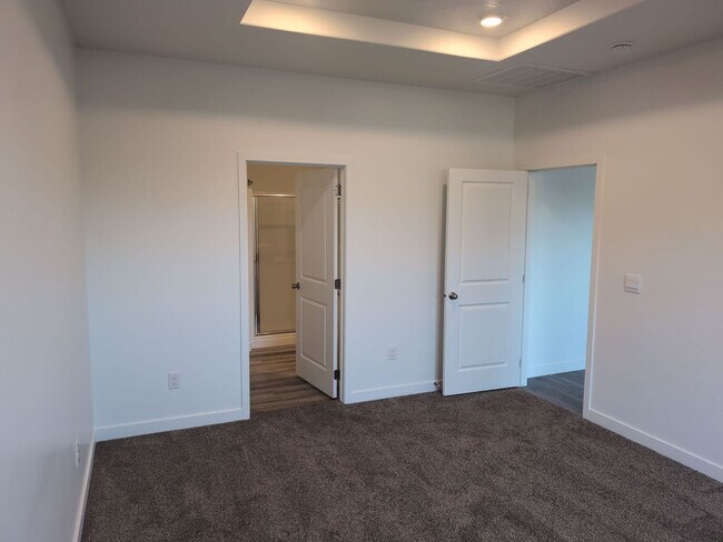 Foto del edificio - Gorgeous 4 Bedroom 2 Bathroom Home