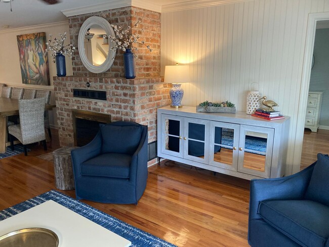 Foto del edificio - Sullivan's Island Charmer-Fully Furnished