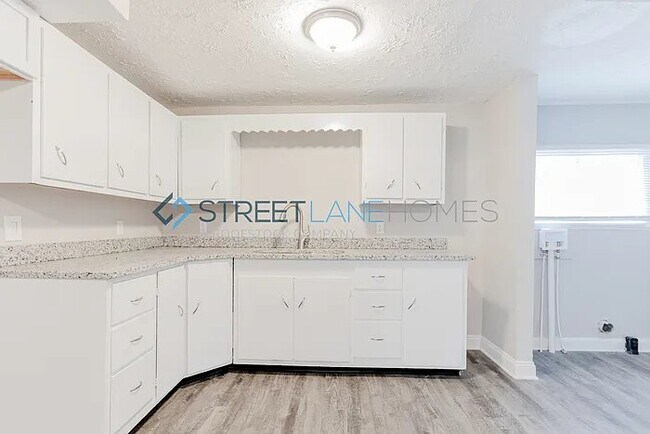 Building Photo - 4106 Delaware St