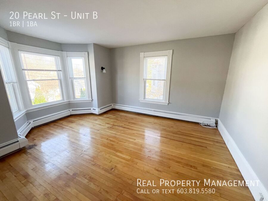 Foto principal - Updated Apartment W/ Office Space - Move I...