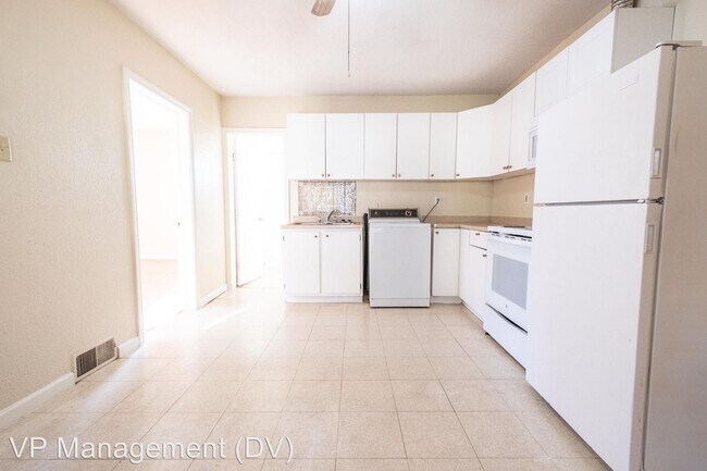 Building Photo - 3 br, 1 bath Apartment - 229-231 Meadow St