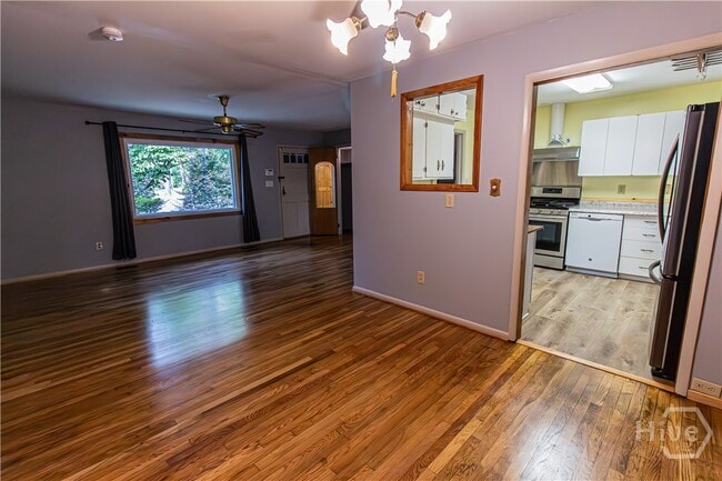 Building Photo - 1037 College Station Rd