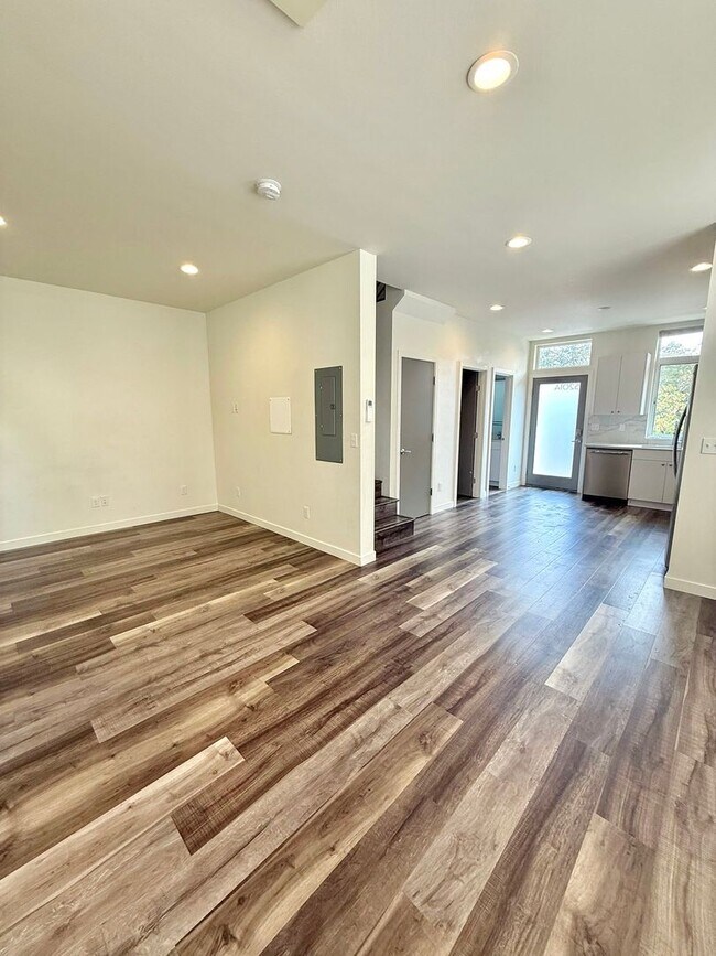 Foto del edificio - Spacious 8-Bedroom in Ravenna – Centrally Located Near UW and U Village