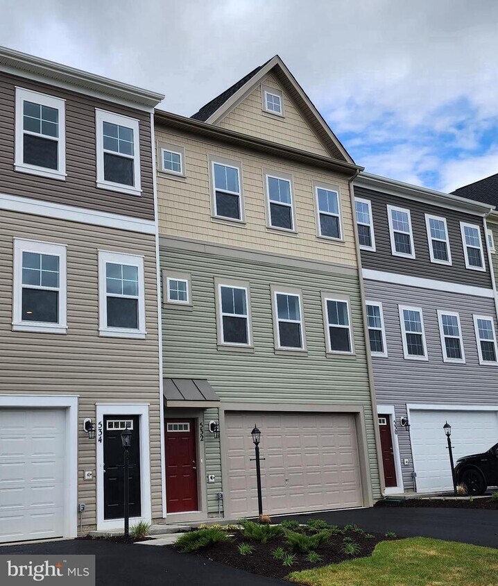 Foto principal - 532 Parkland Dr