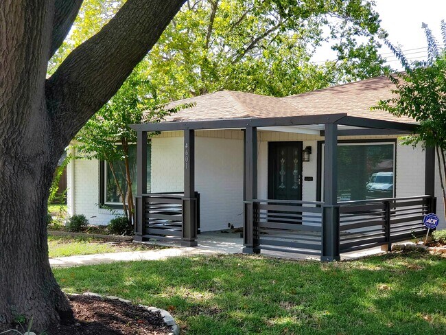 Building Photo - 4601 Birchman Ave