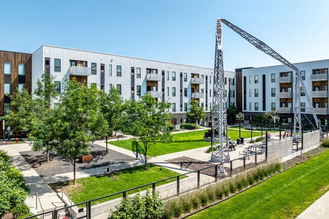 Courtyard - Rowat Lofts Apartments