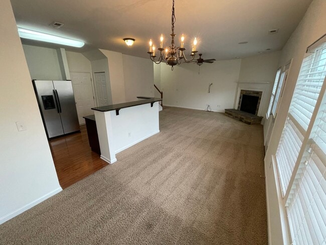 Building Photo - Large 3 BR Townhome in Park South Station ...