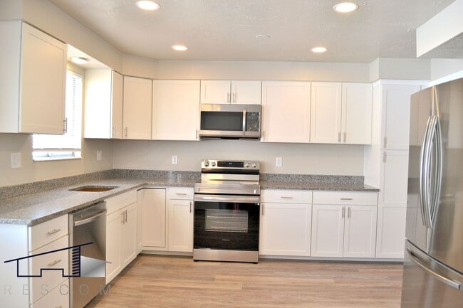 Main St Duplex - Main St Duplex Apartment