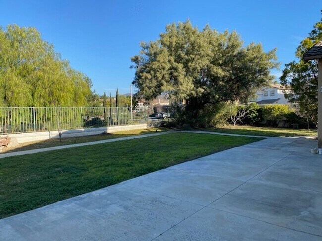 Building Photo - 46064 Paseo Gallante
