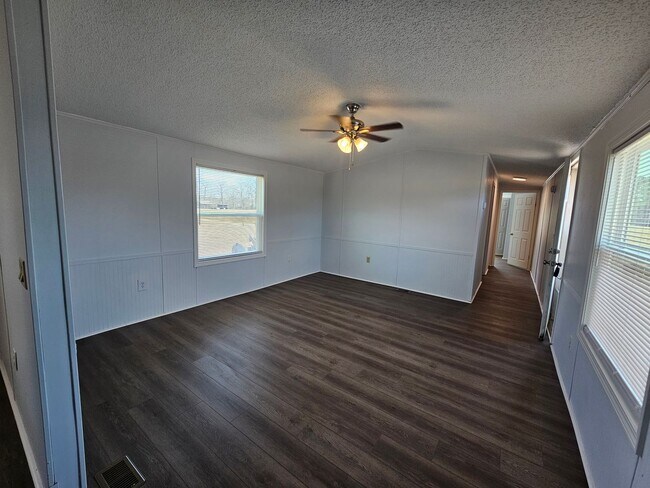 Foto del edificio - NEW LISTING!!!