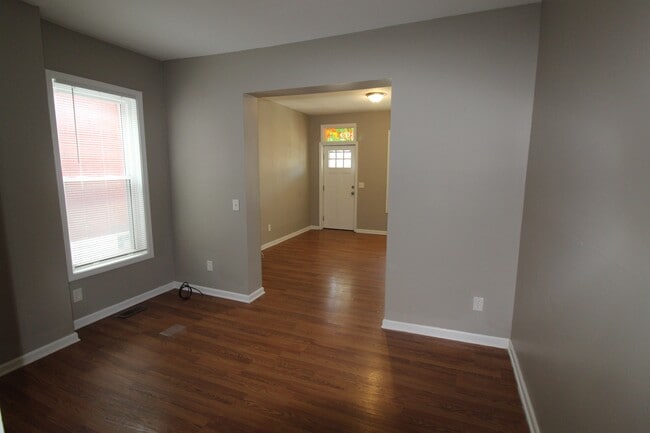 Building Photo - 392 N Garfield Ave