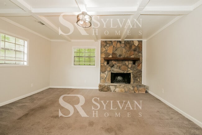 Building Photo - Immerse yourself in comfort and convenience