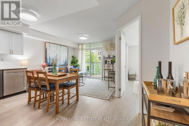 Building Photo - 816 Lansdowne Ave