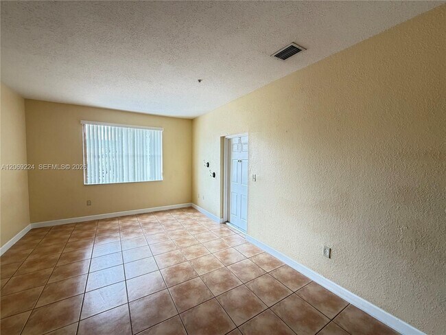 Foto del edificio - 7250 NW 177th St