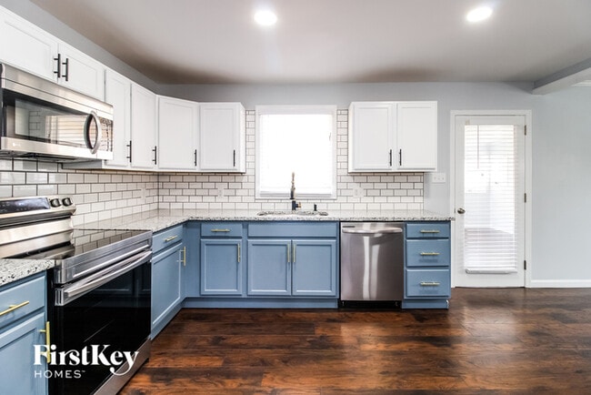 Building Photo - 2112 Pebble Dr