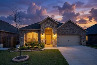 Building Photo - 10928 Canyon Mine Dr