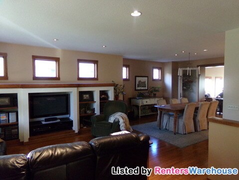 Building Photo - 2703 Snowdrift Cir E