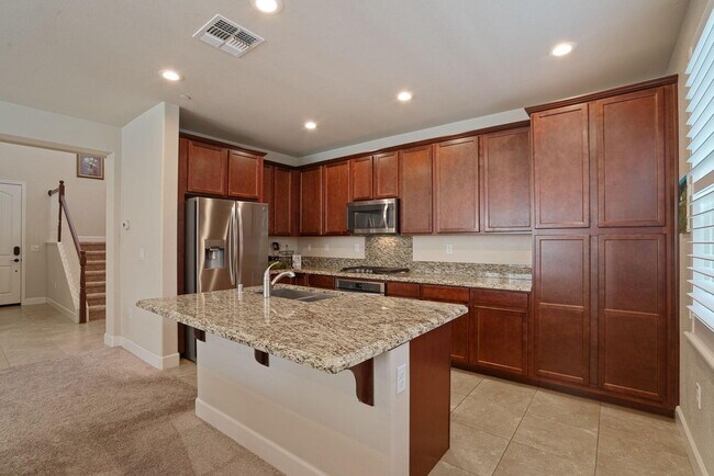 Foto del edificio - Cannery living!